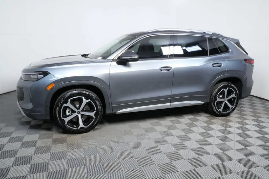 New 2026 Platinum Gray Metallic Volkswagen SE image 23