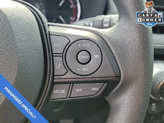 2025 Toyota RAV4 XLE - Photo 24