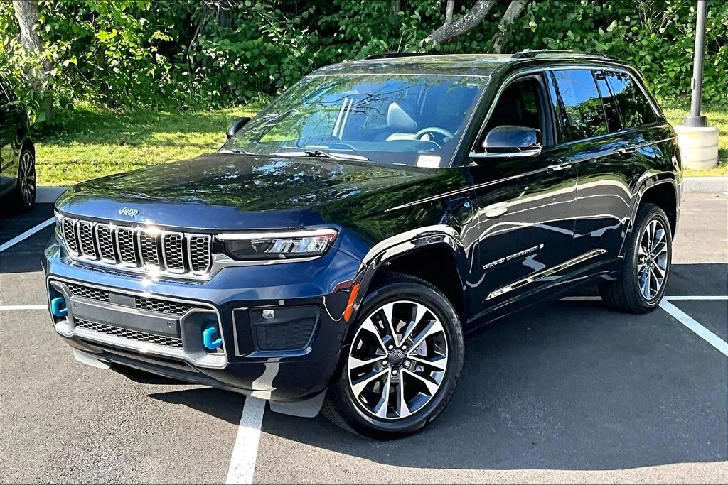 Used 2024 Black Jeep Overland 4xe image 1