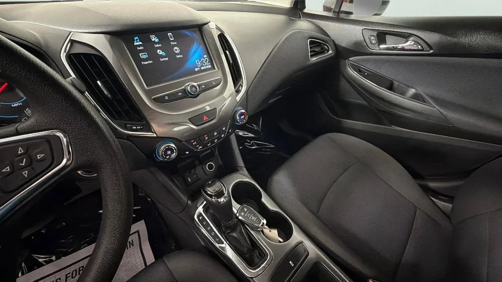 Used 2017 CAJUN RED TINTCOAT Chevrolet LT image 19