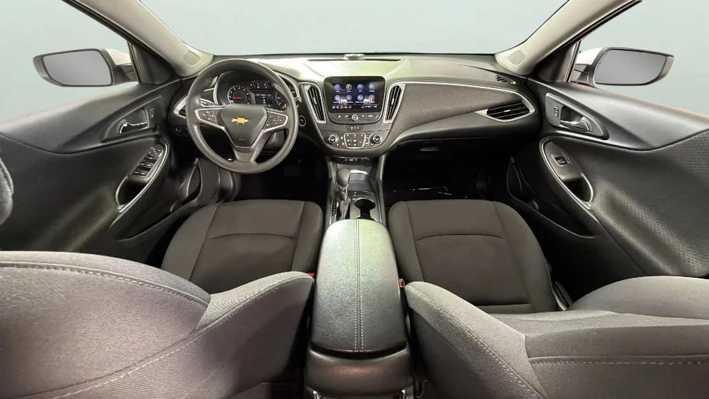Used 2022 Silver Ice Metallic Chevrolet LT image 30