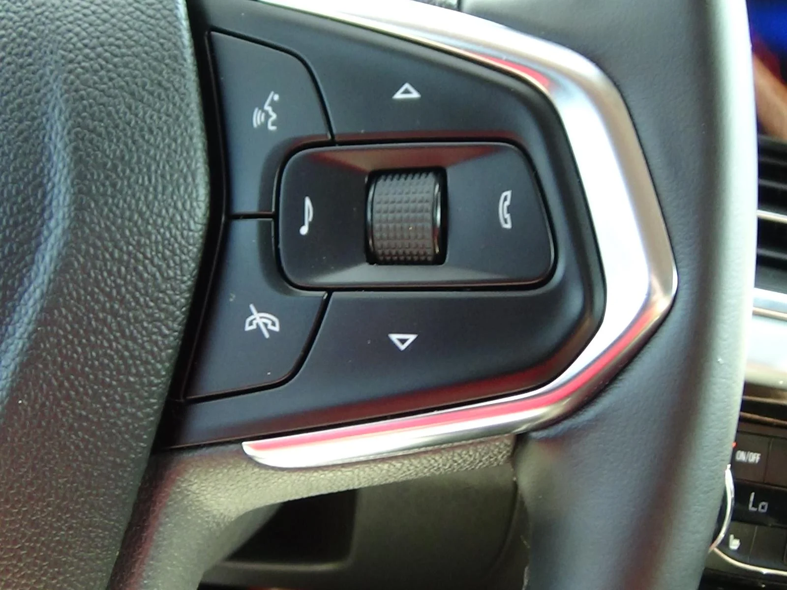 Used 2025 Sterling Gray Metallic (gzb) Chevrolet LT image 22