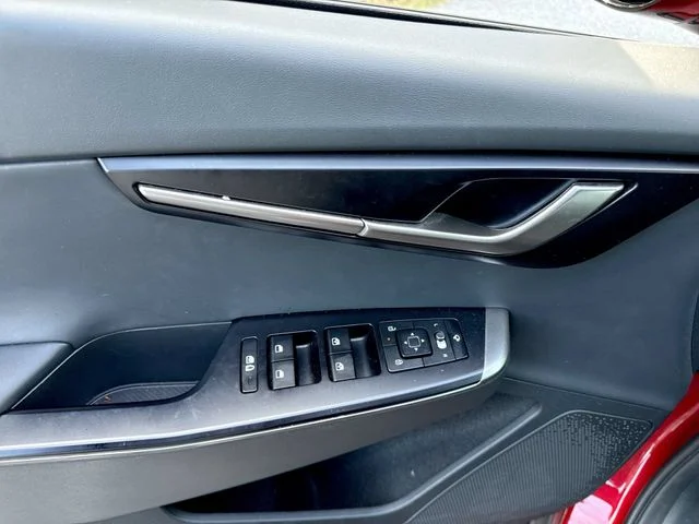 Used 2025 Red Kia Light image 13
