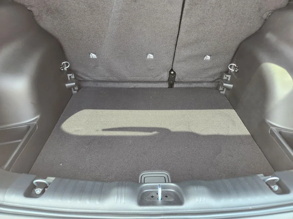 New 2026 Diamond Black Crystal Pearlcoat Jeep Latitude image 21