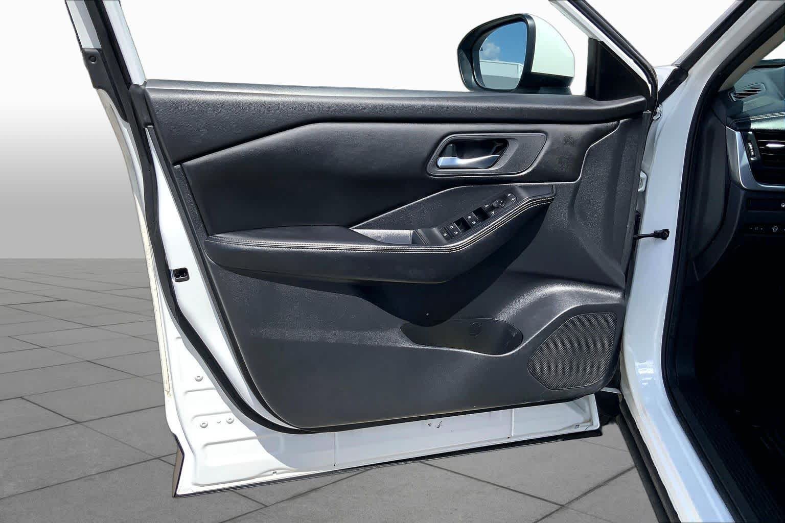 Used 2024 Everest White Pearl Nissan SV image 20