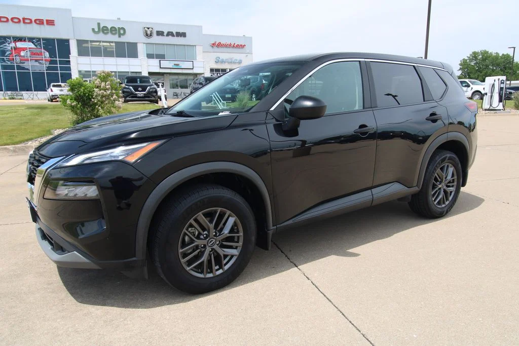 Used 2023 Black Nissan S image 17
