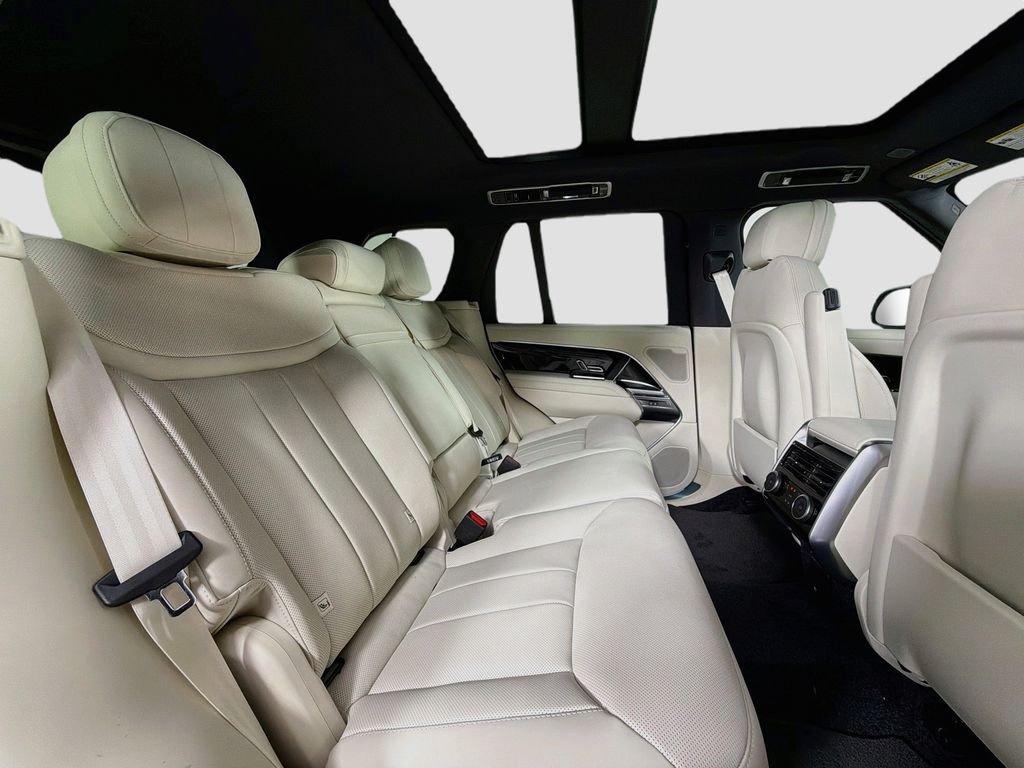 New 2026 Eiger Grey Land Rover SE image 29