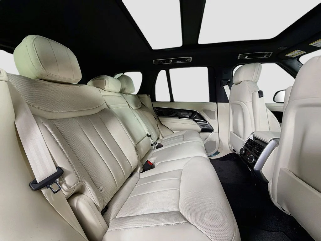 New 2026 Eiger Grey Land Rover SE image 29