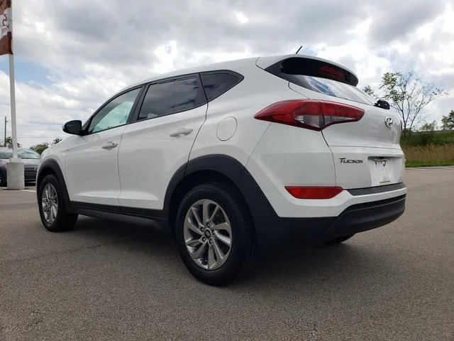 Used 2018 White Hyundai SE image 8