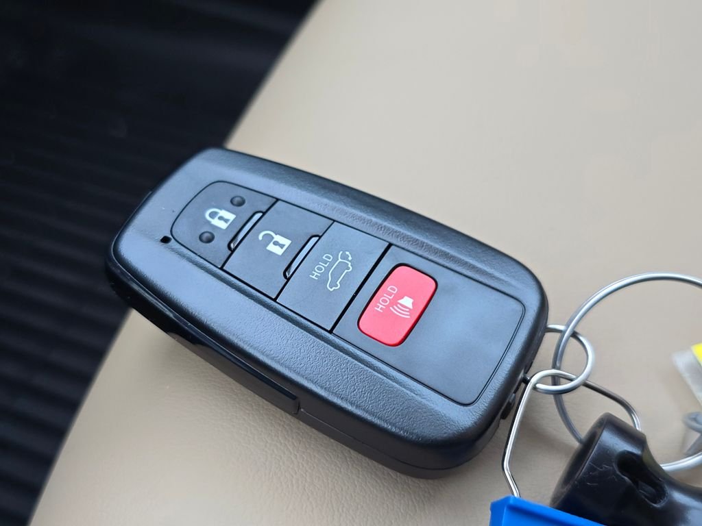 Used 2025 Beige Toyota XLE Premium image 36