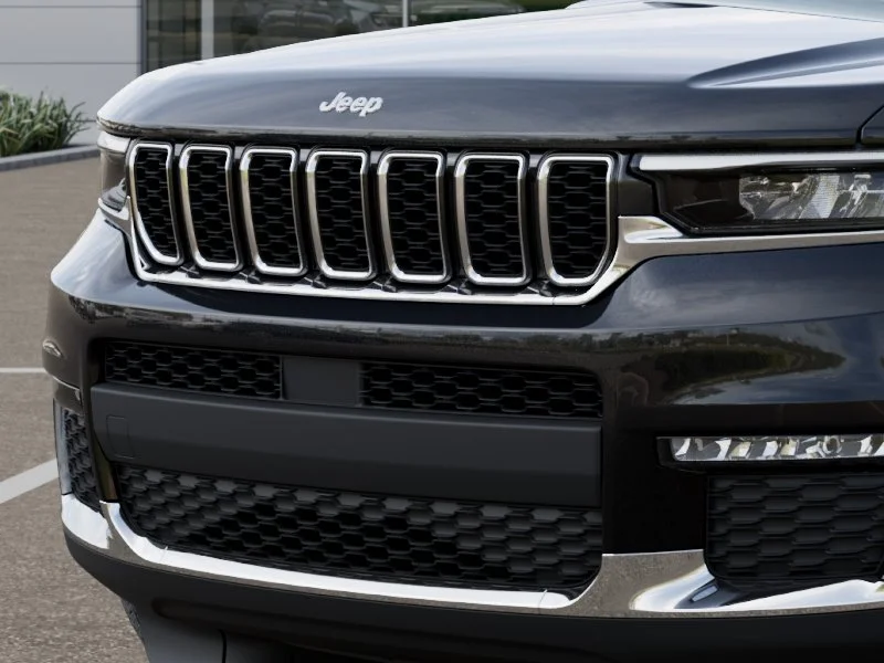 New 2025 Diamond Black Crystal Pearl-Coat Exterior Paint Jeep Limited image 8