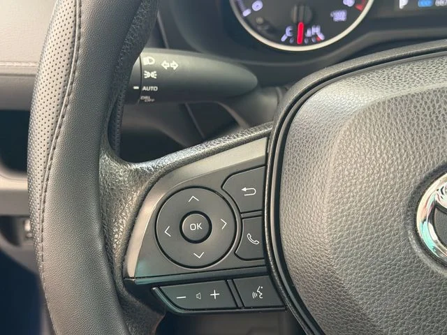 Used 2022  Toyota XLE image 23