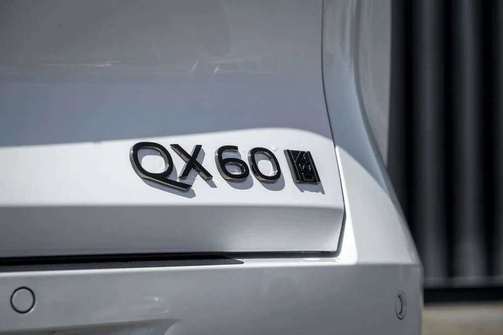 New 2027 2T RAD WHT INFINITI Autograph AWD image 9