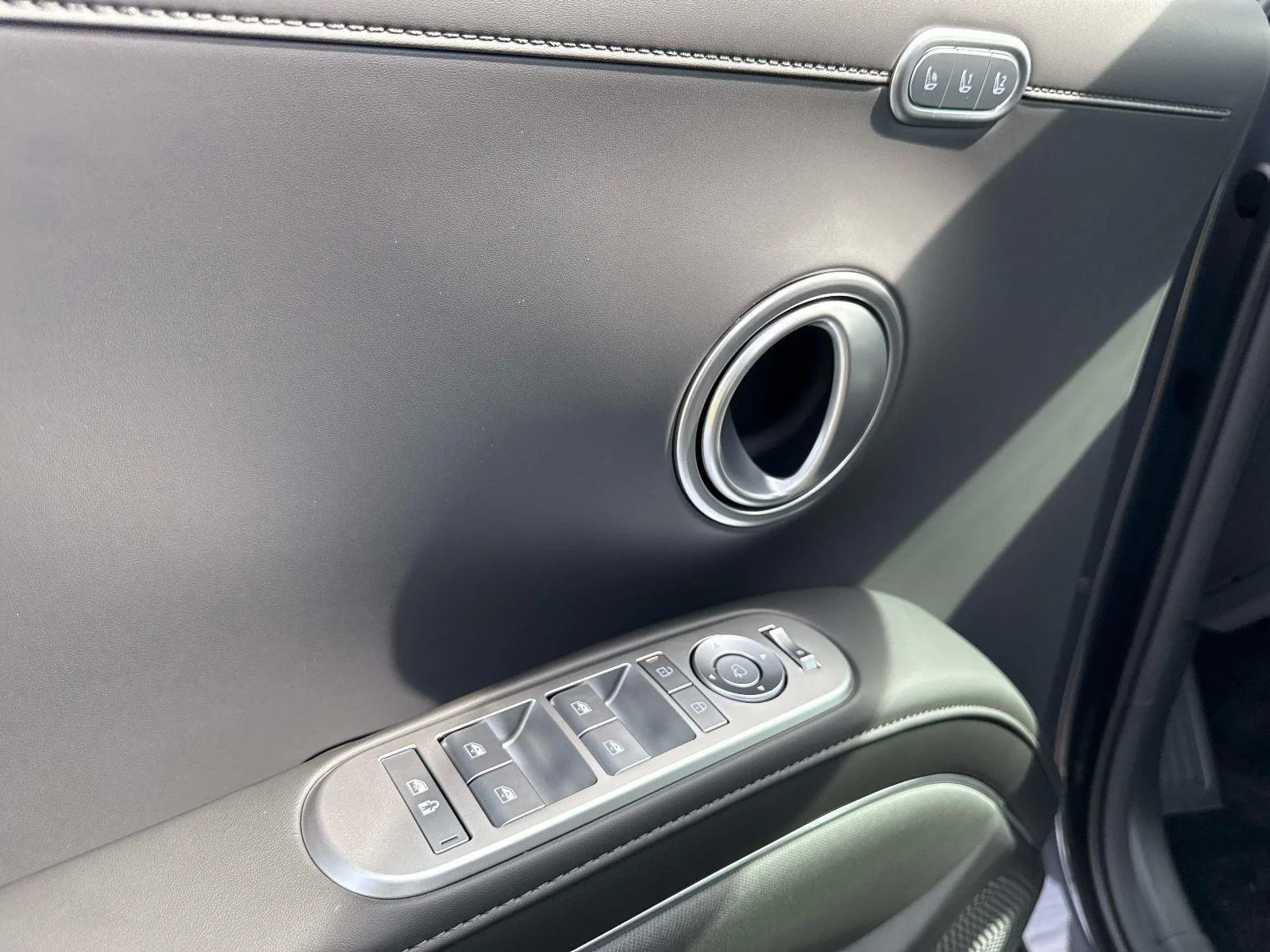New 2026 Ecotronic Gray Pearl Hyundai Calligraphy image 18