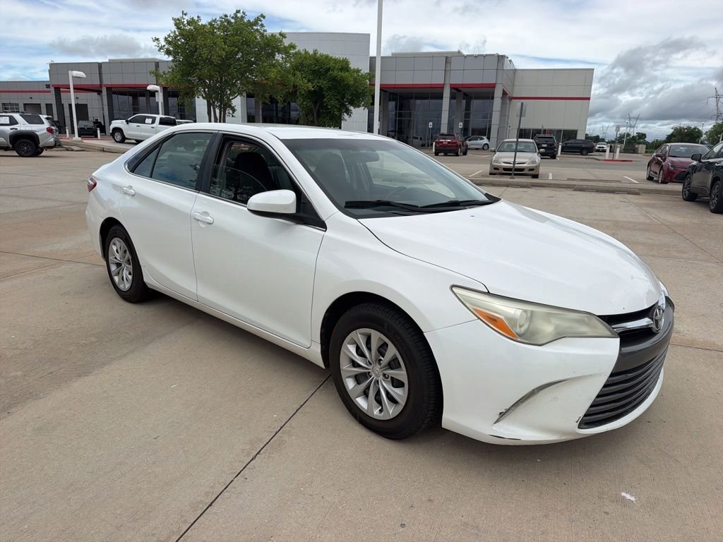 Used 2016 White Toyota XLE image 3