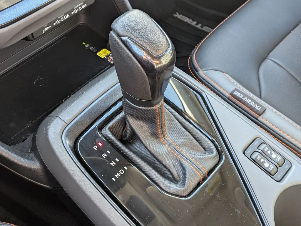 Used 2025 Ice Silver Metallic Subaru Limited image 12