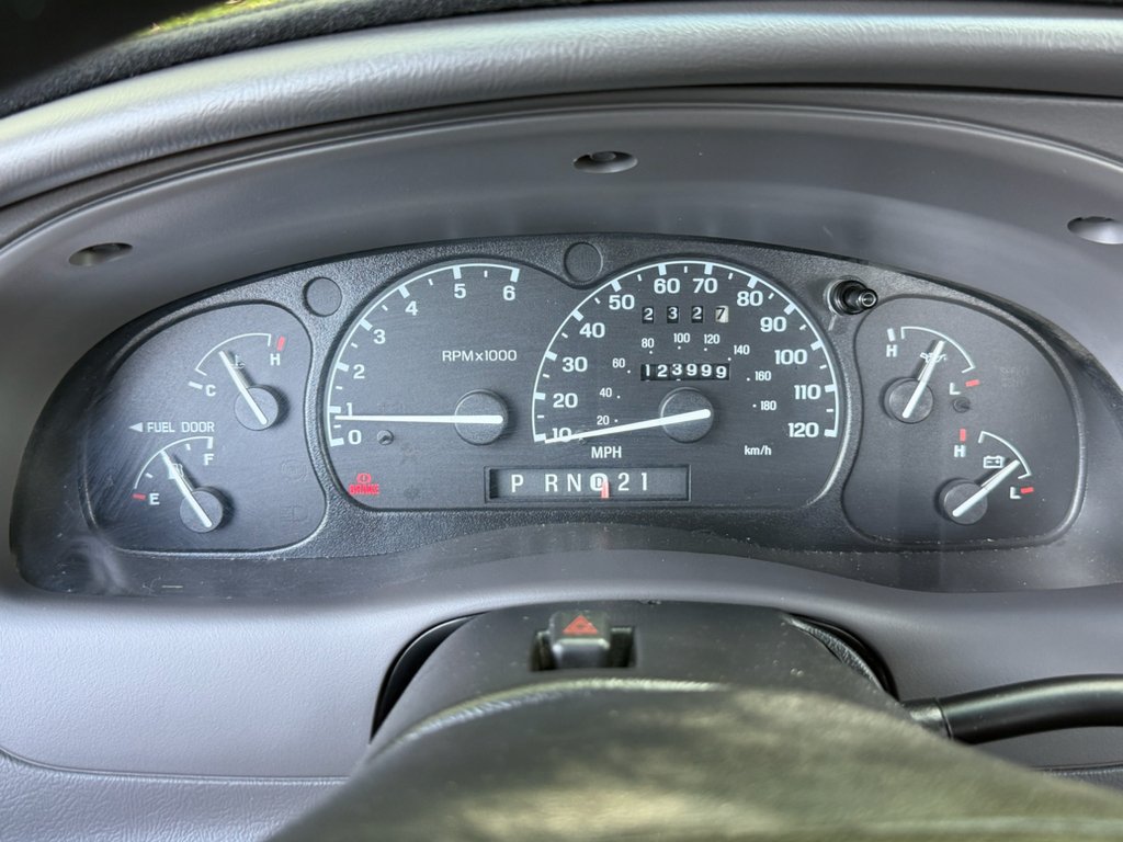 Used 2003 Blue Ford  image 17
