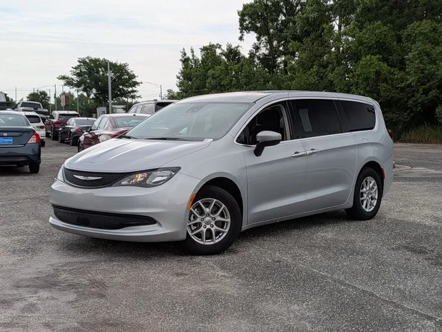 2023 Chrysler Voyager LX