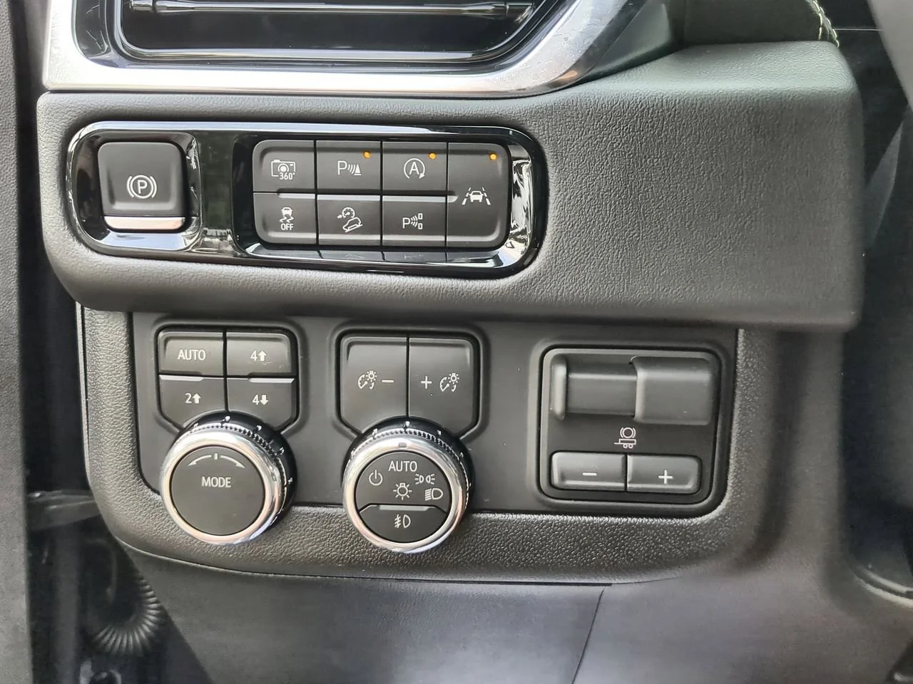 New 2026 Titanium Rush Metallic GMC Elevation image 18