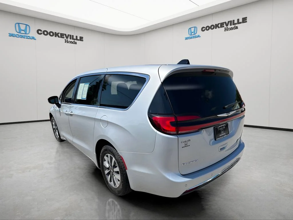 Used 2023 Silver Mist Clearcoat Chrysler Touring L image 9