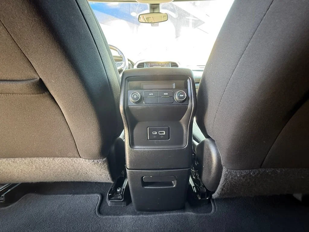 Used 2021 SATIN STEEL METALLIC GMC SLE image 32
