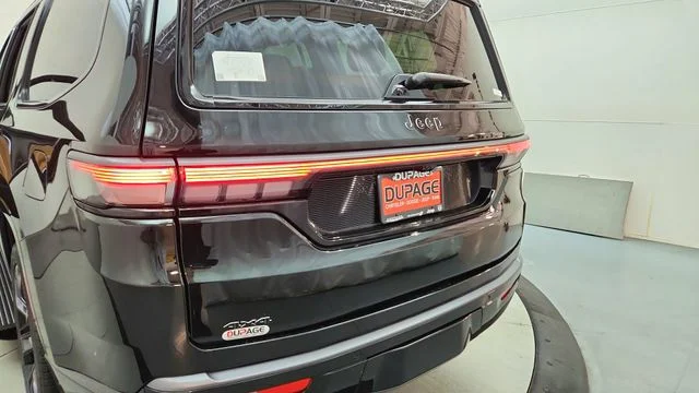 New 2026 High Gloss Black Exterior Paint Jeep Summit Reserve image 17