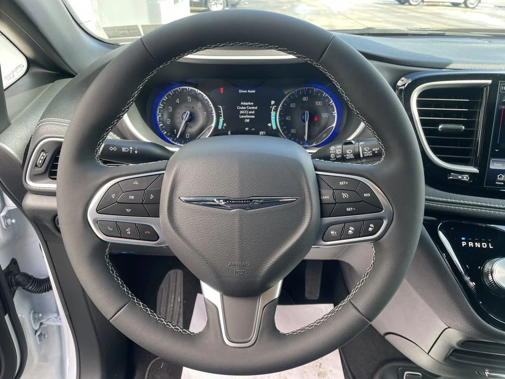 2026 Chrysler Pacifica Select - Photo 20