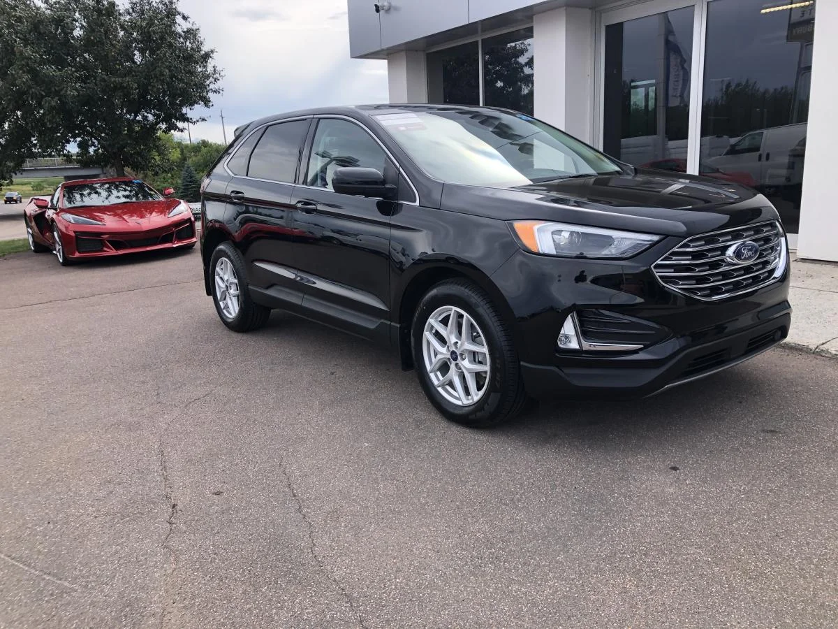 Used 2022 Black Ford SEL AWD image 3