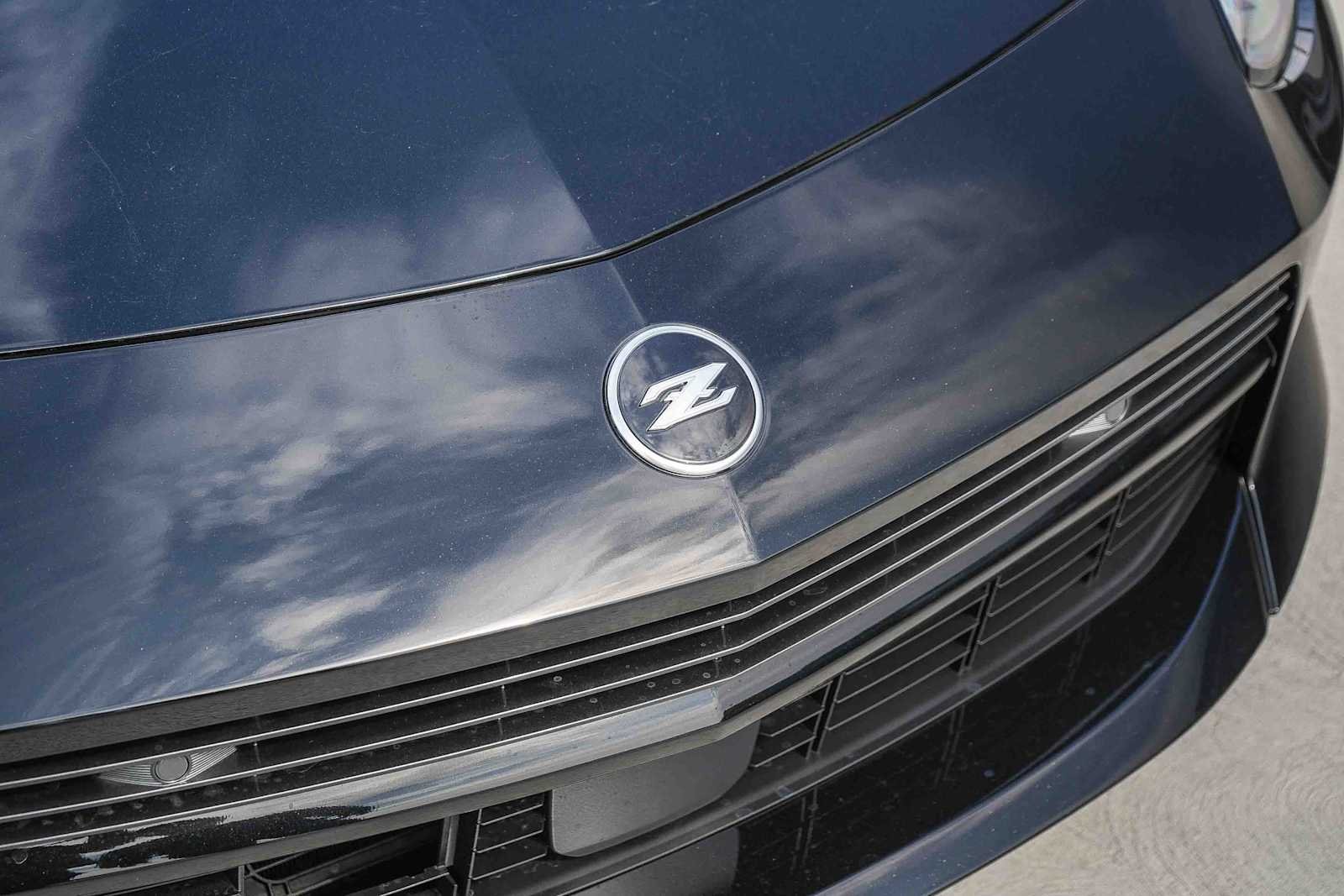 New 2027 Black Diamond Pearl Nissan Sport image 5