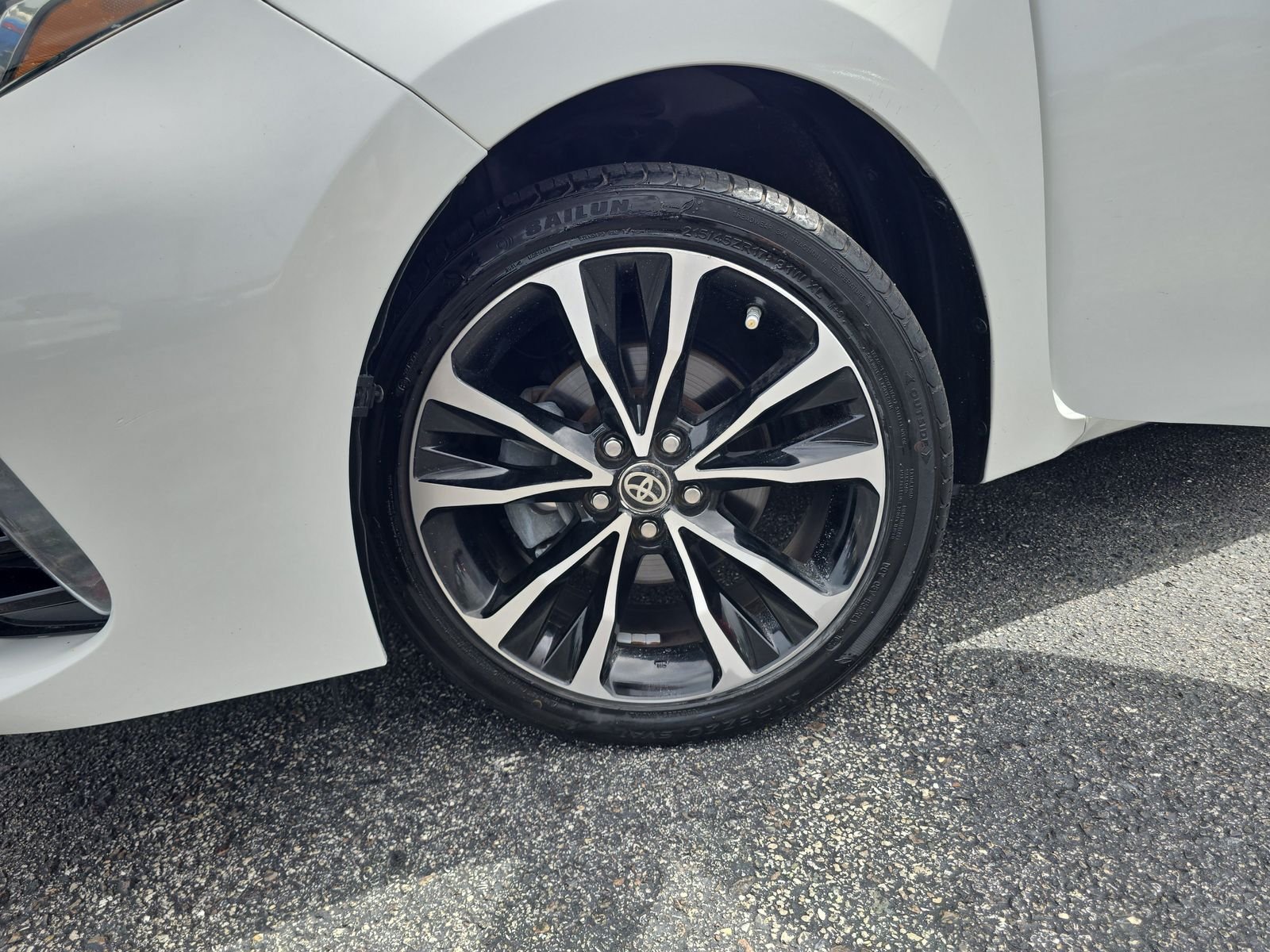 Used 2017 White Toyota SE image 26