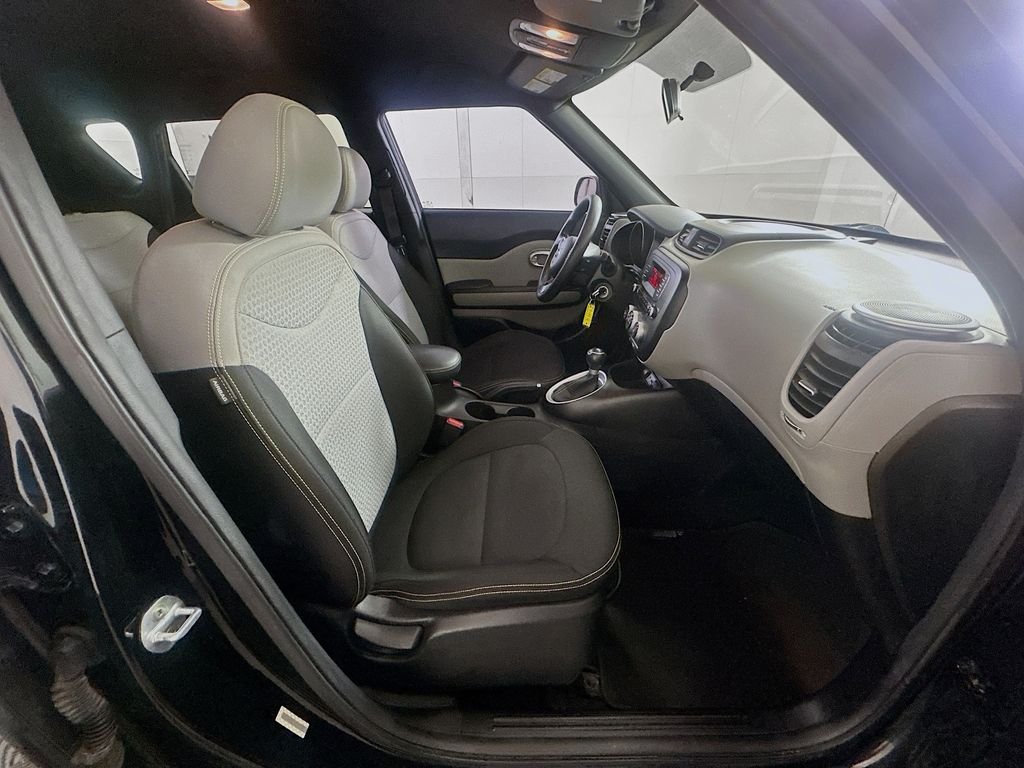 Used 2015 Black Kia Plus image 25