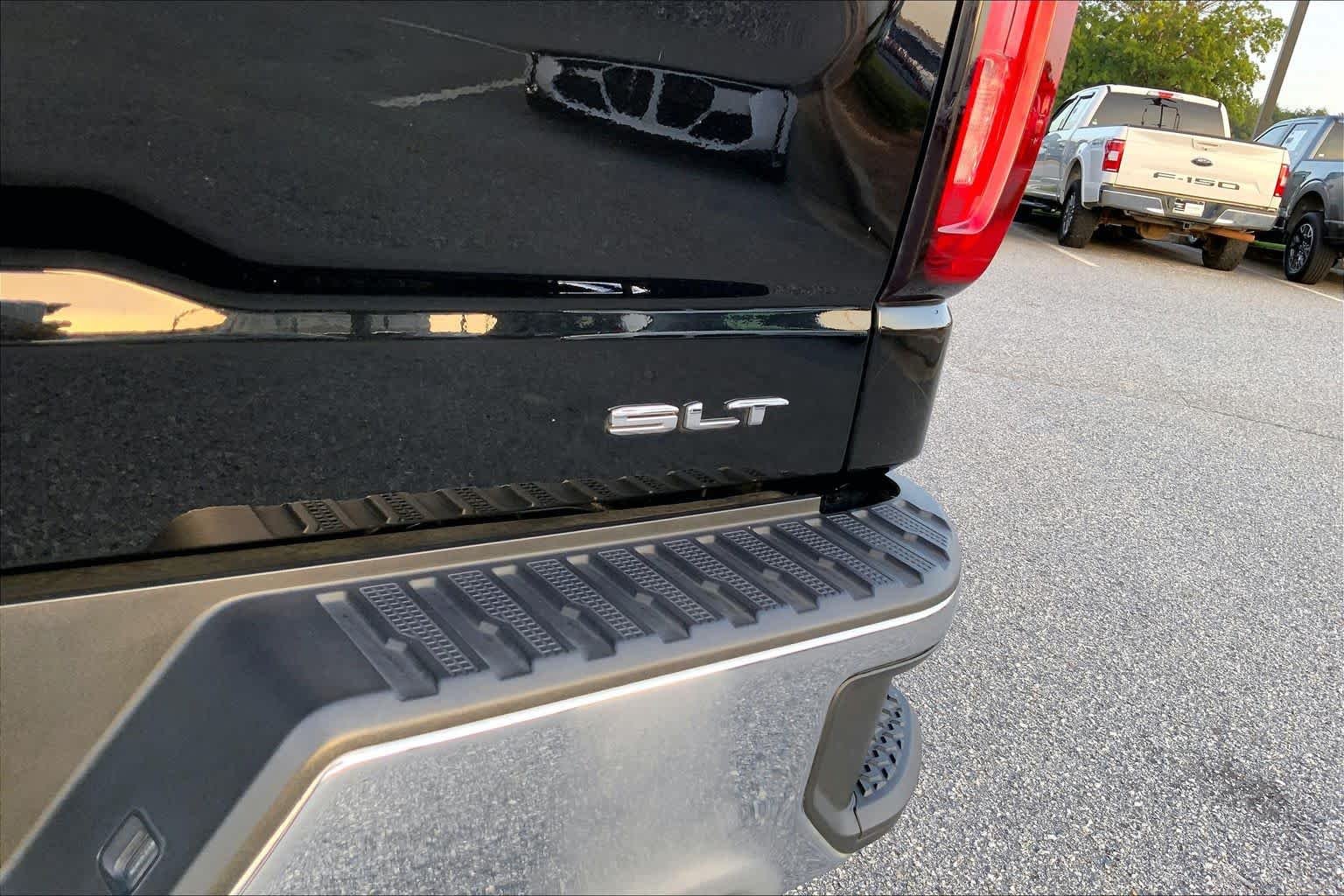 Used 2023 Onyx Black GMC SLT image 10