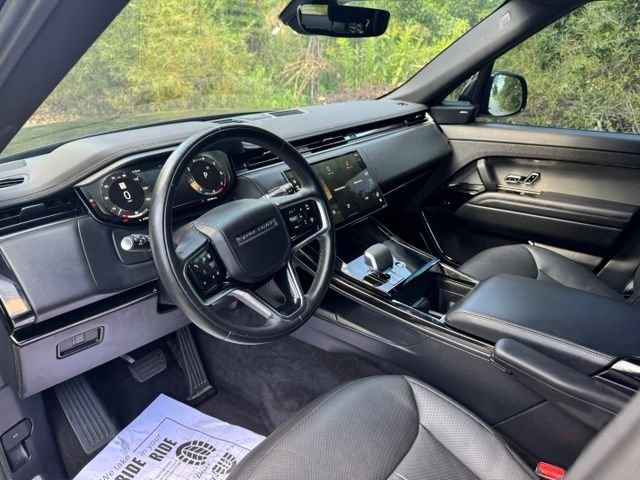 Used 2025 Santorini Black Metallic Land Rover SE image 9