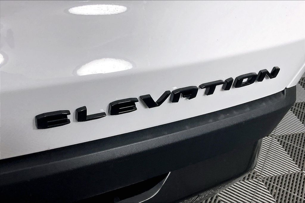 New 2027 Summit White GMC Elevation image 9