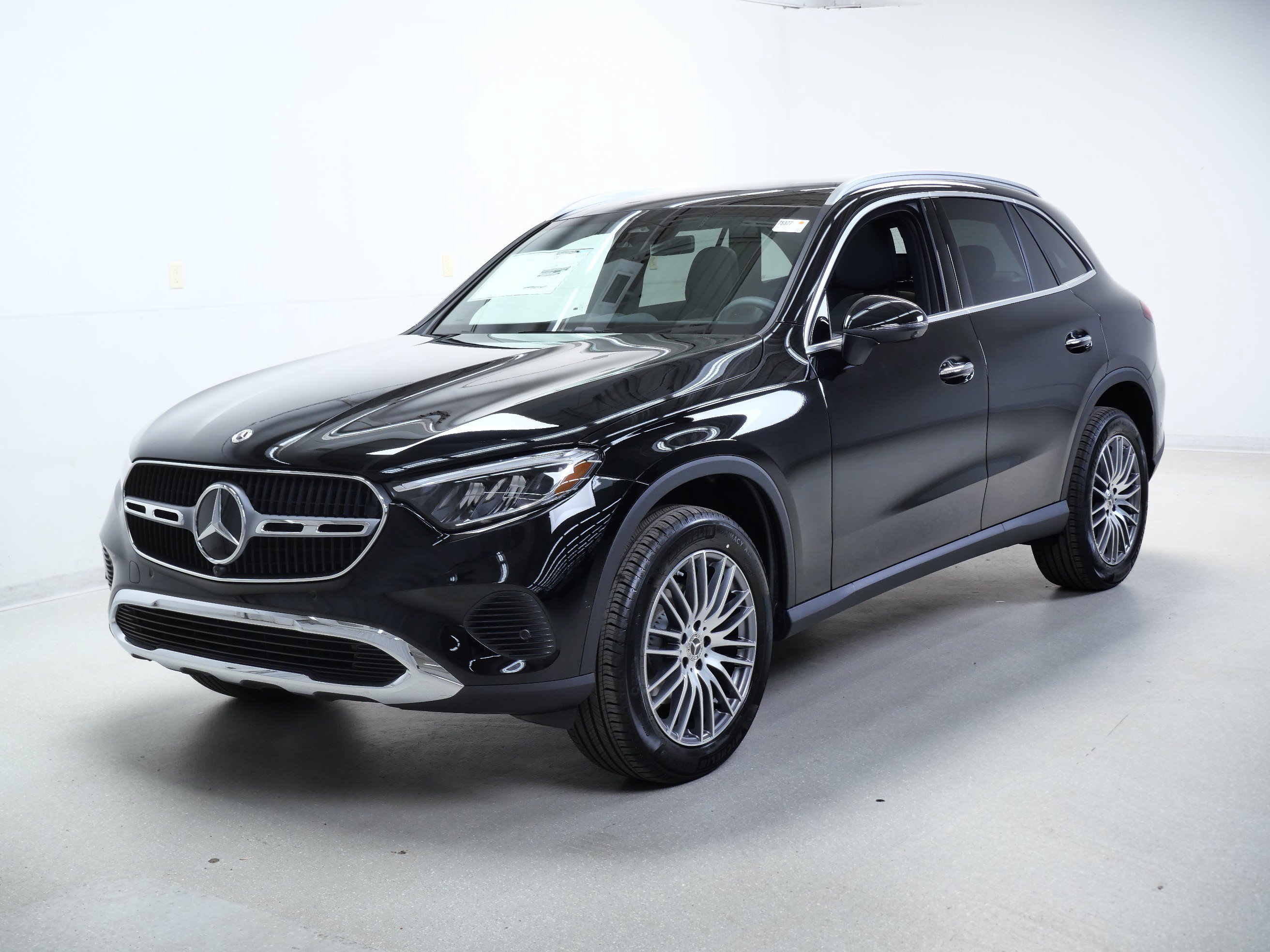 New 2026 Black Mercedes-Benz GLC 300 image 4