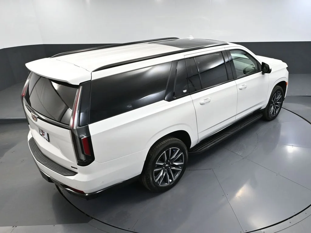 Used 2021 White Cadillac Sport image 69