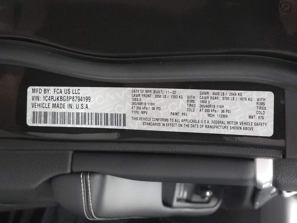 Used 2023 Rocky Mountain Pearlcoat Jeep Limited image 33