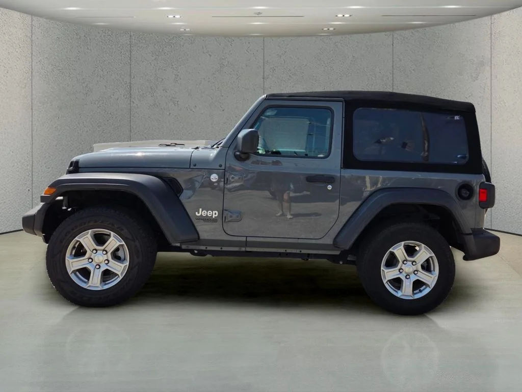 Used 2020 Gray Jeep Sport S image 2