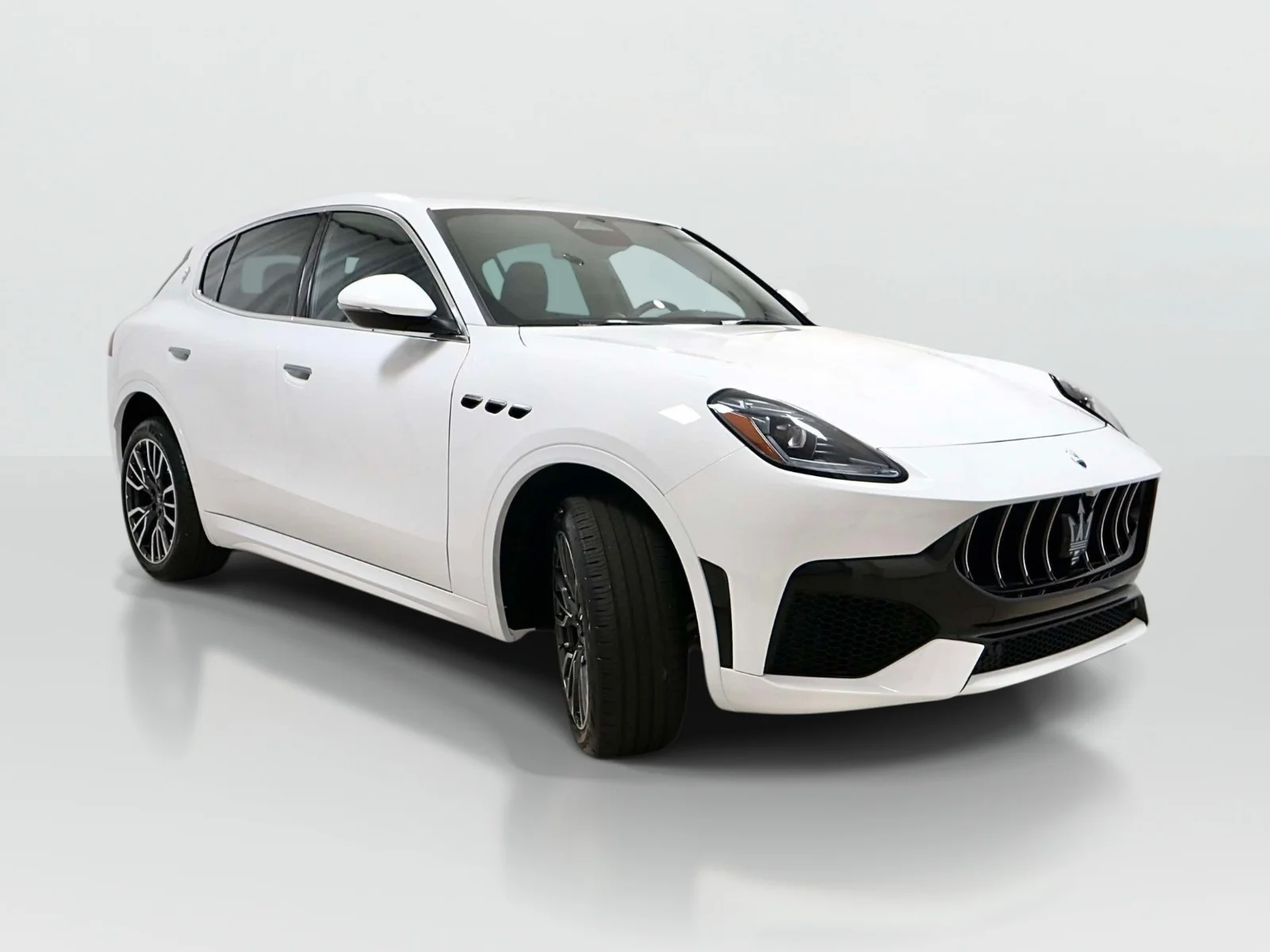 New 2027 Bianco Maserati  image 7