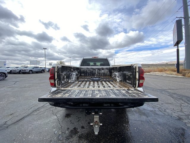 Used 2004 Summit White Chevrolet SRW LS image 11