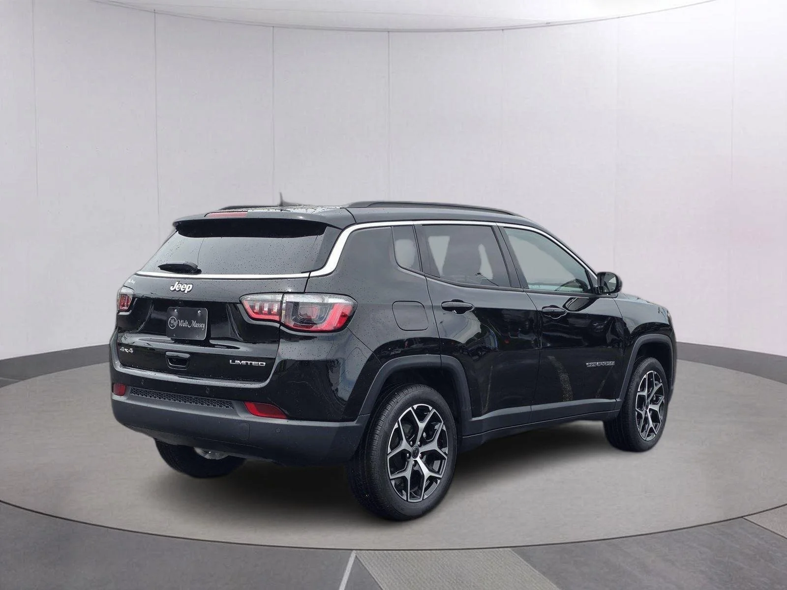 Used 2025 Diamond Black Crystal Pearlcoat Jeep Limited image 5