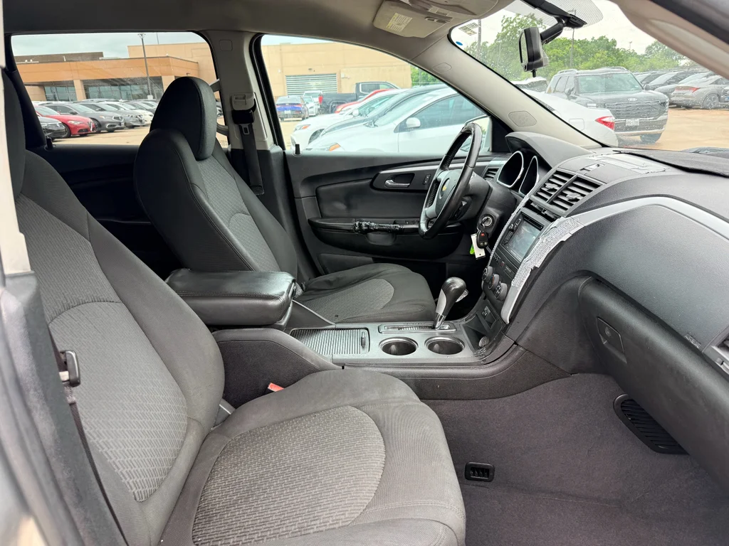 Used 2011 Silver Ice Metallic Chevrolet LT w/1LT image 16