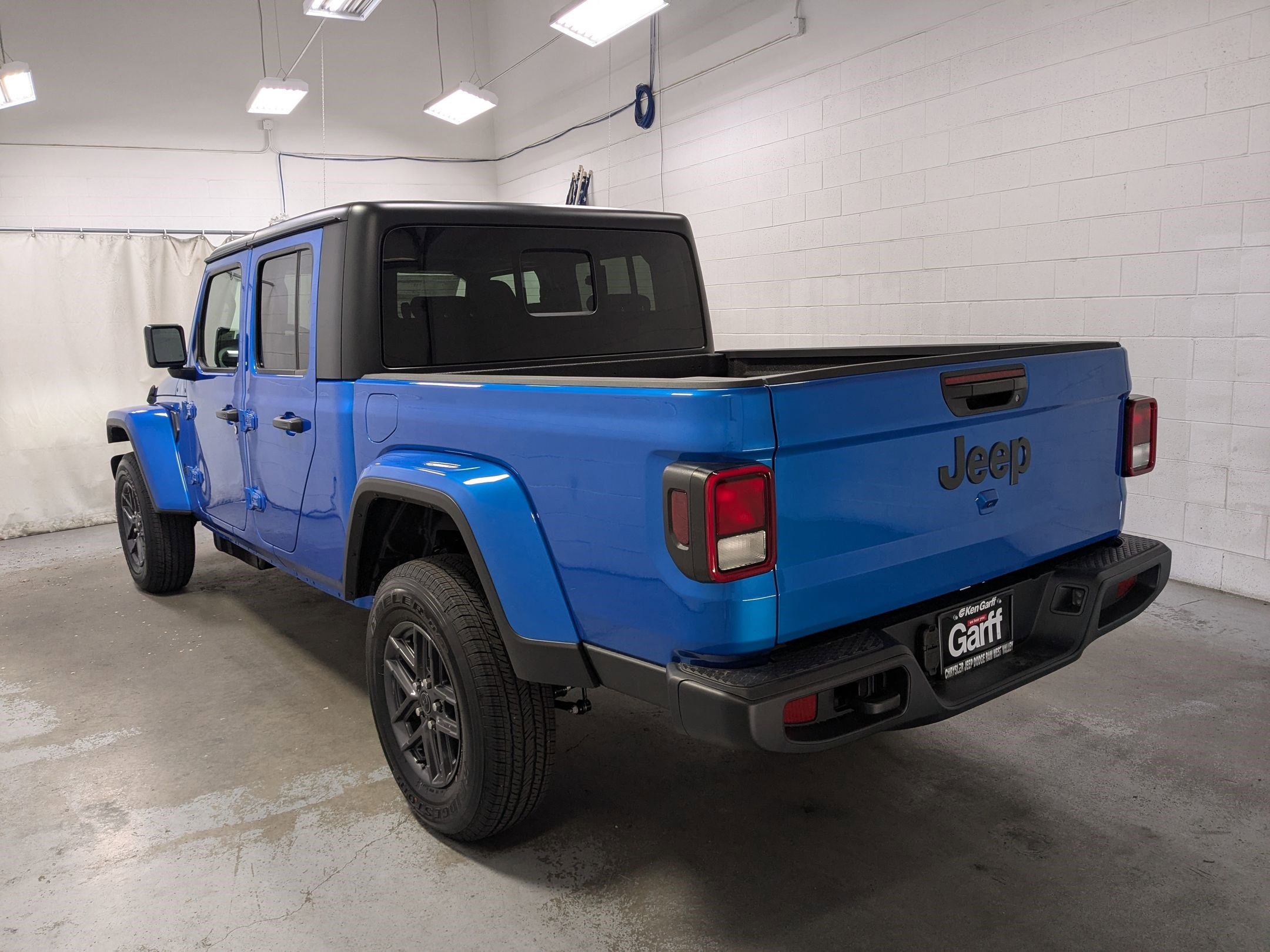 New 2026 Hydro Blue Pearl-Coat Exterior Paint Jeep Sport S image 7
