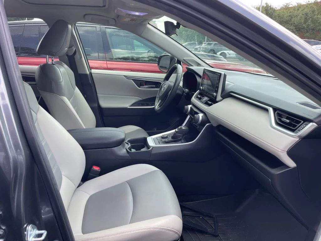 Used 2021 Gray Toyota XLE Premium image 20