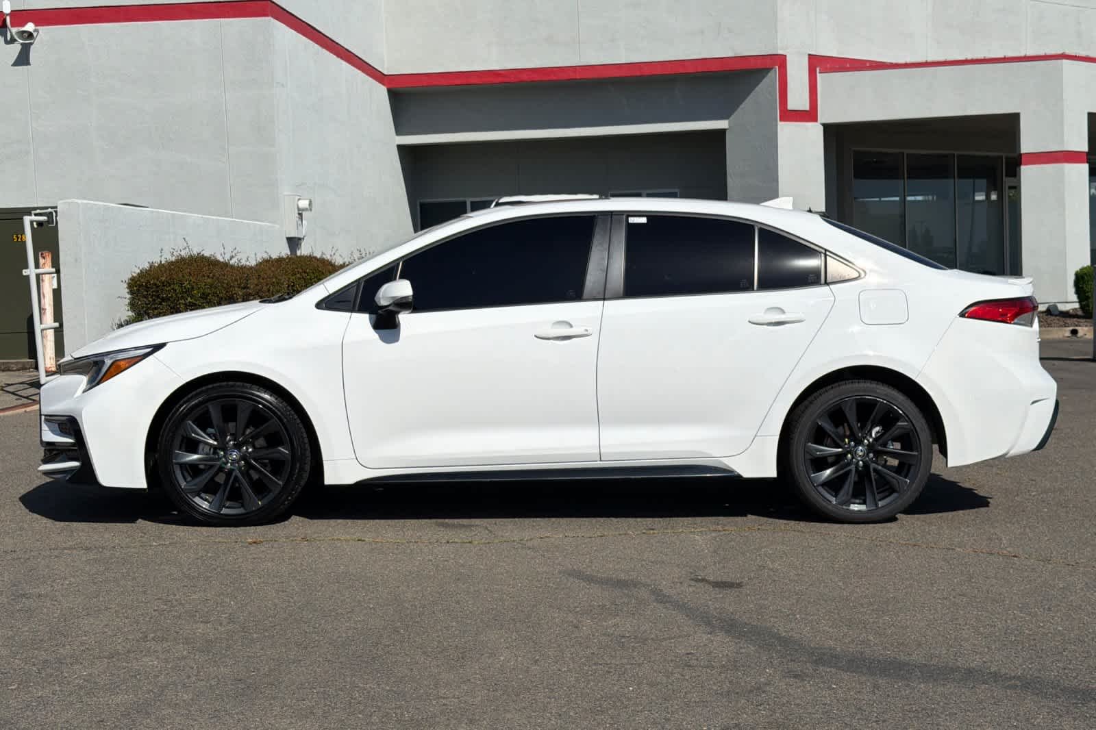 Used 2024 Ice Cap Toyota SE image 9