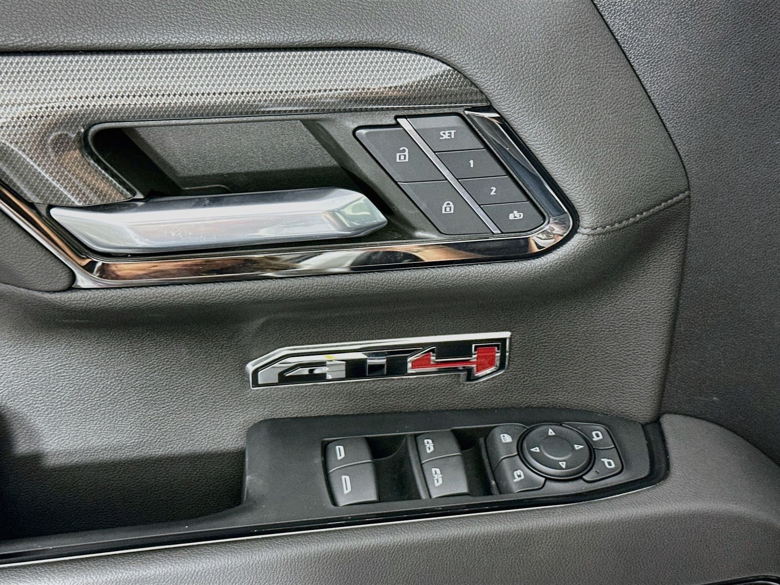 Used 2022 Summit White GMC AT4 image 18