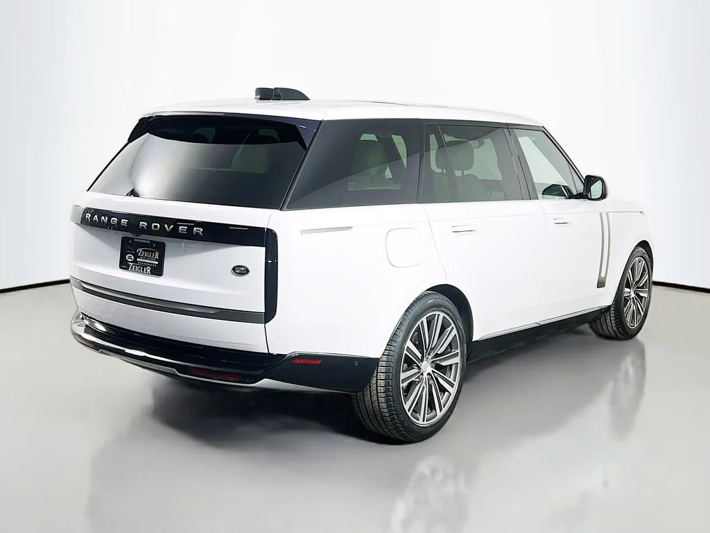 Used 2023 Fuji White Land Rover SE image 5