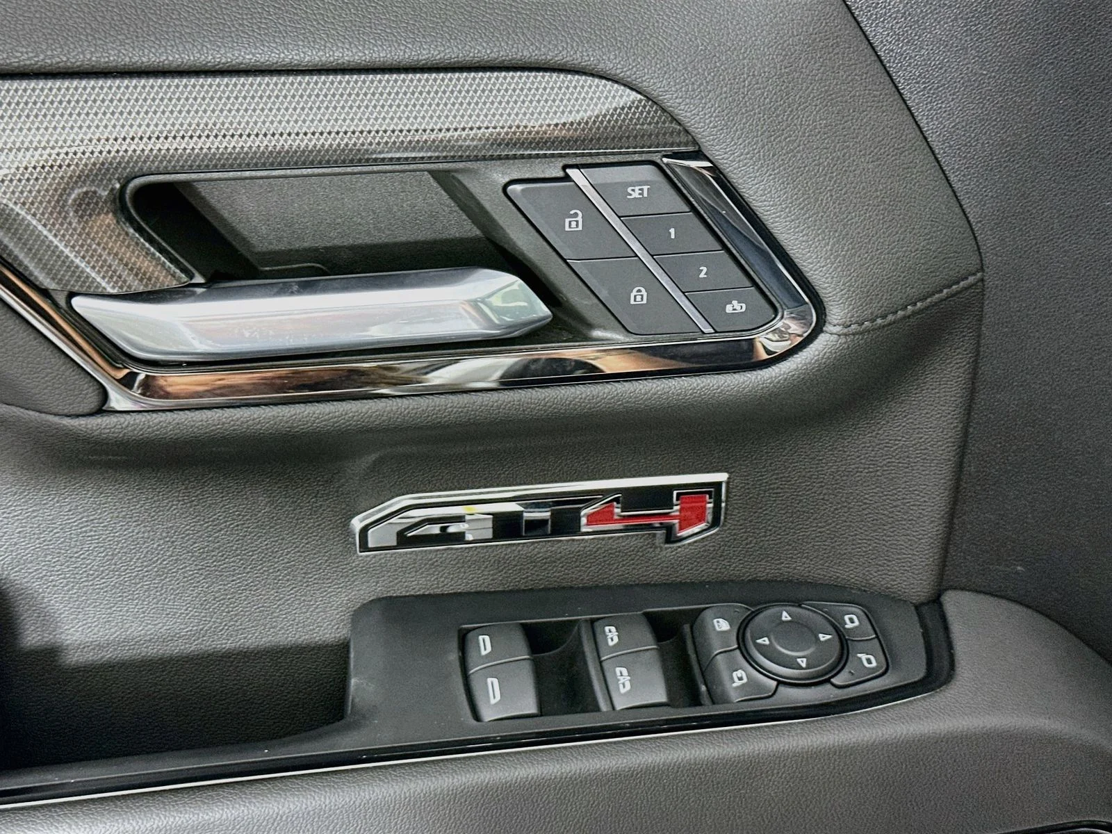Used 2022 Summit White GMC AT4 image 18