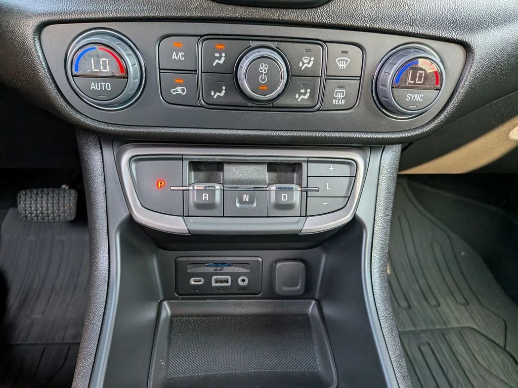 Used 2024 Silver GMC AT4 image 32