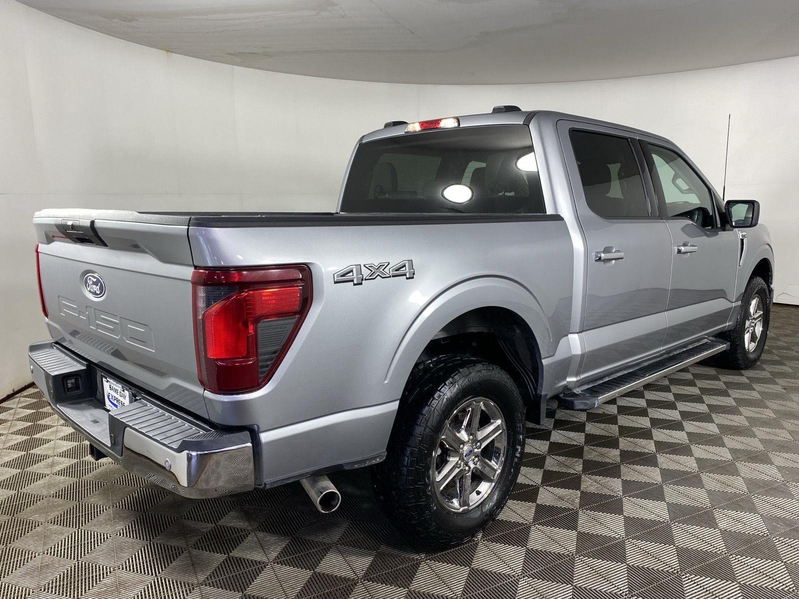 Used 2025 Iconic Silver Ford XLT image 7